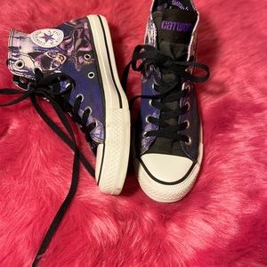 Cat women converse 💜
